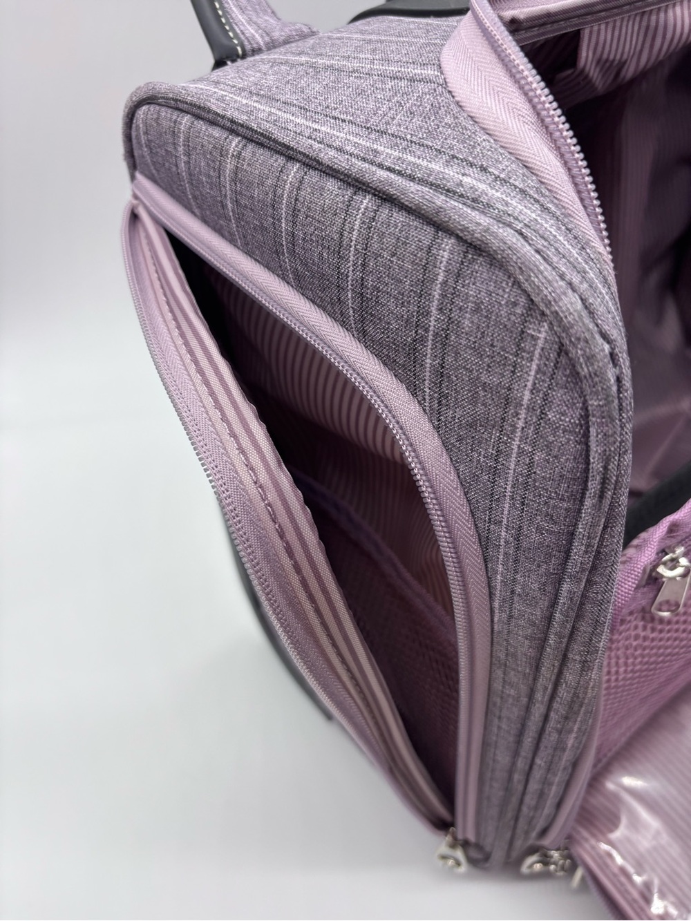 London Fog Lavender Pinstripe Travel Dopp Bag - Picture 15 of 15